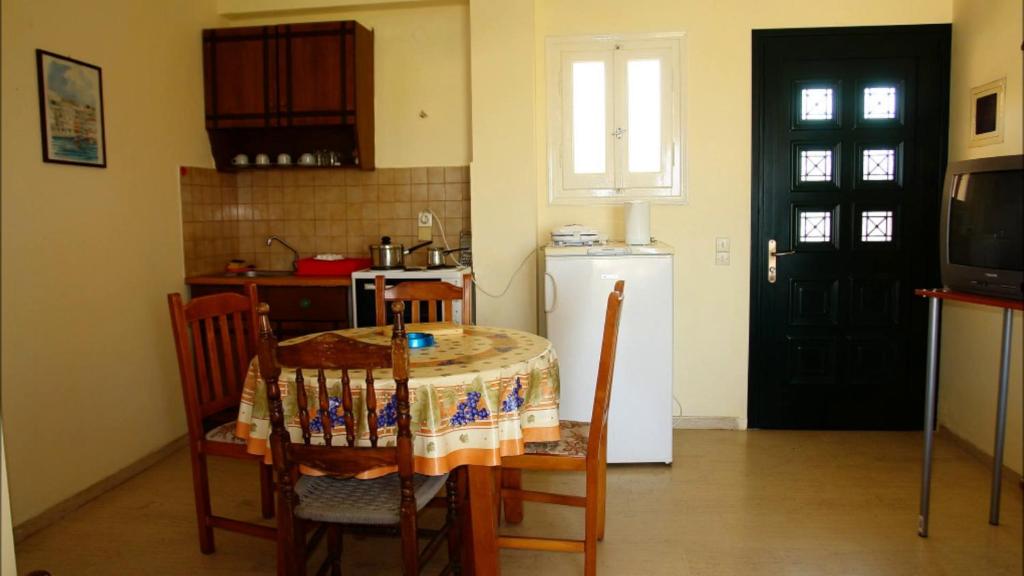 Makris Apartments room 4