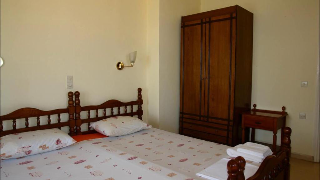 Makris Apartments room 5
