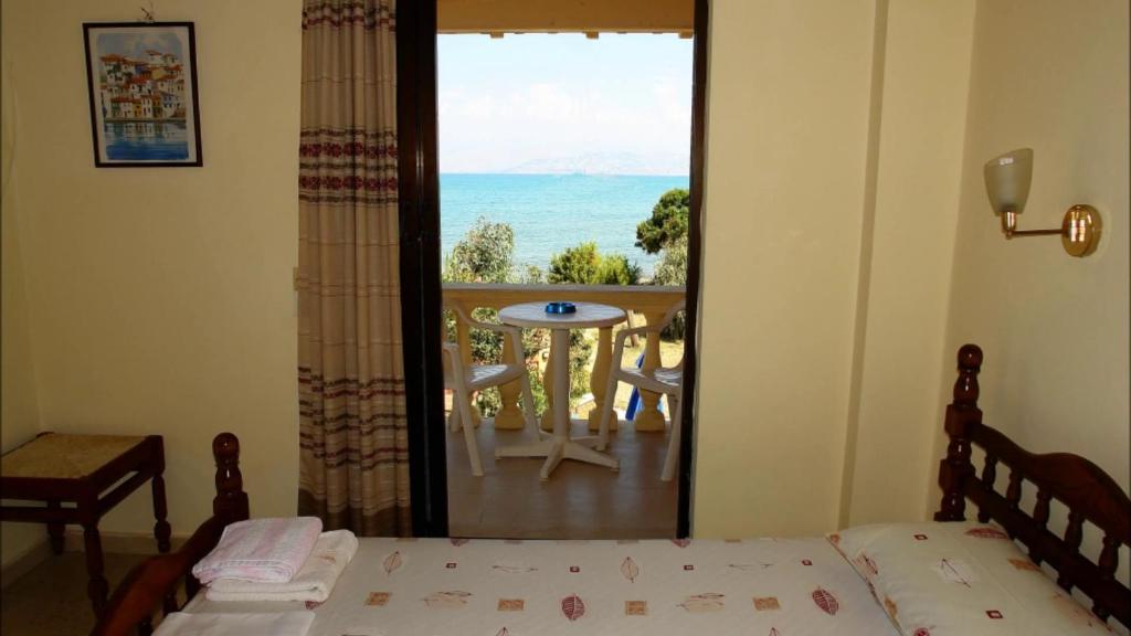 Makris Apartments room 6